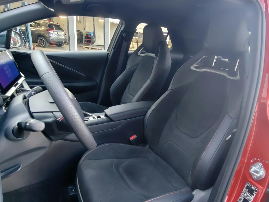 Toyota C-HR 2.0 PHEV 200 GR SP - Image 8