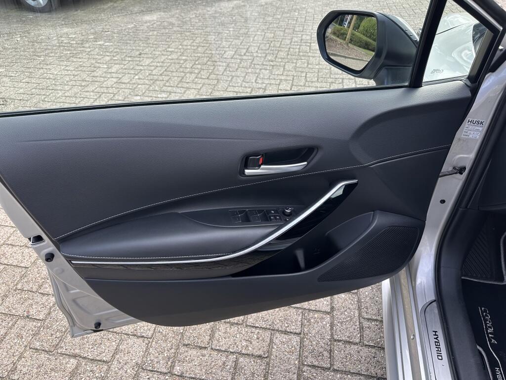 Toyota Corolla Touring Sports 2.0 Hybrid Style | Trekhaak | HUD | Stuur- en stoelverwarming - Image 22
