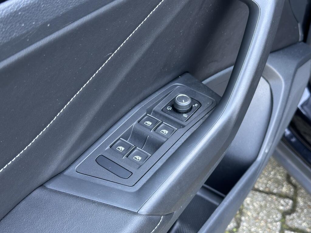 Volkswagen T-Roc Cabrio 1.5 TSI R-Line automaat | 150PK | Virtual Cockpit | Trekhaak - Image 24