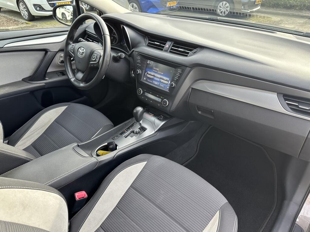 Toyota Avensis Touring Sports 1.8 VVT-i Premium | Trekhaak | Automaat | Stoelverwarming - Image 10
