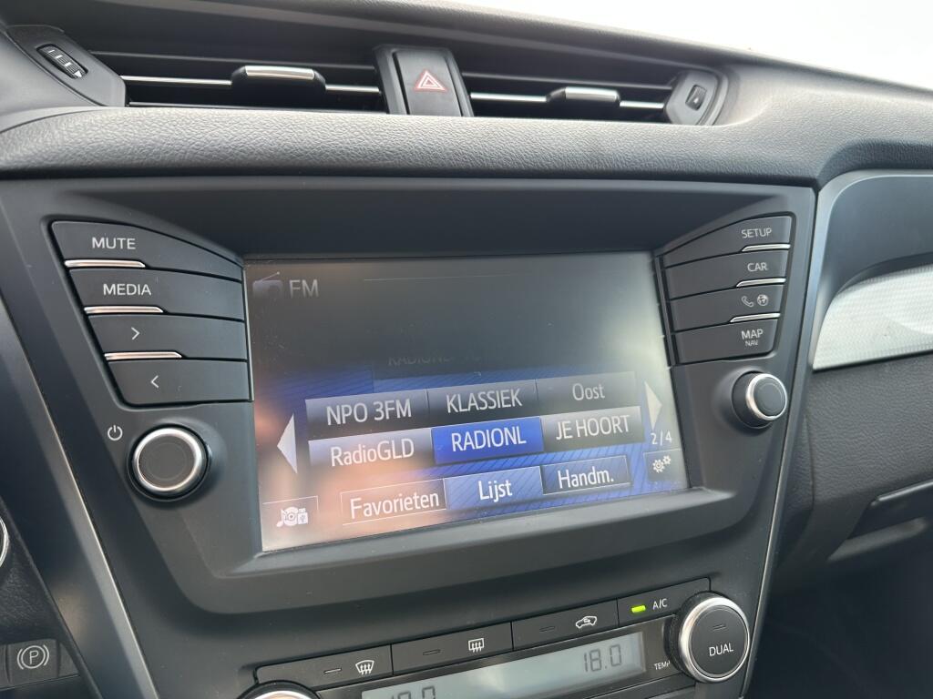 Toyota Avensis Touring Sports 1.8 VVT-i Premium | Trekhaak | Automaat | Stoelverwarming - Image 17