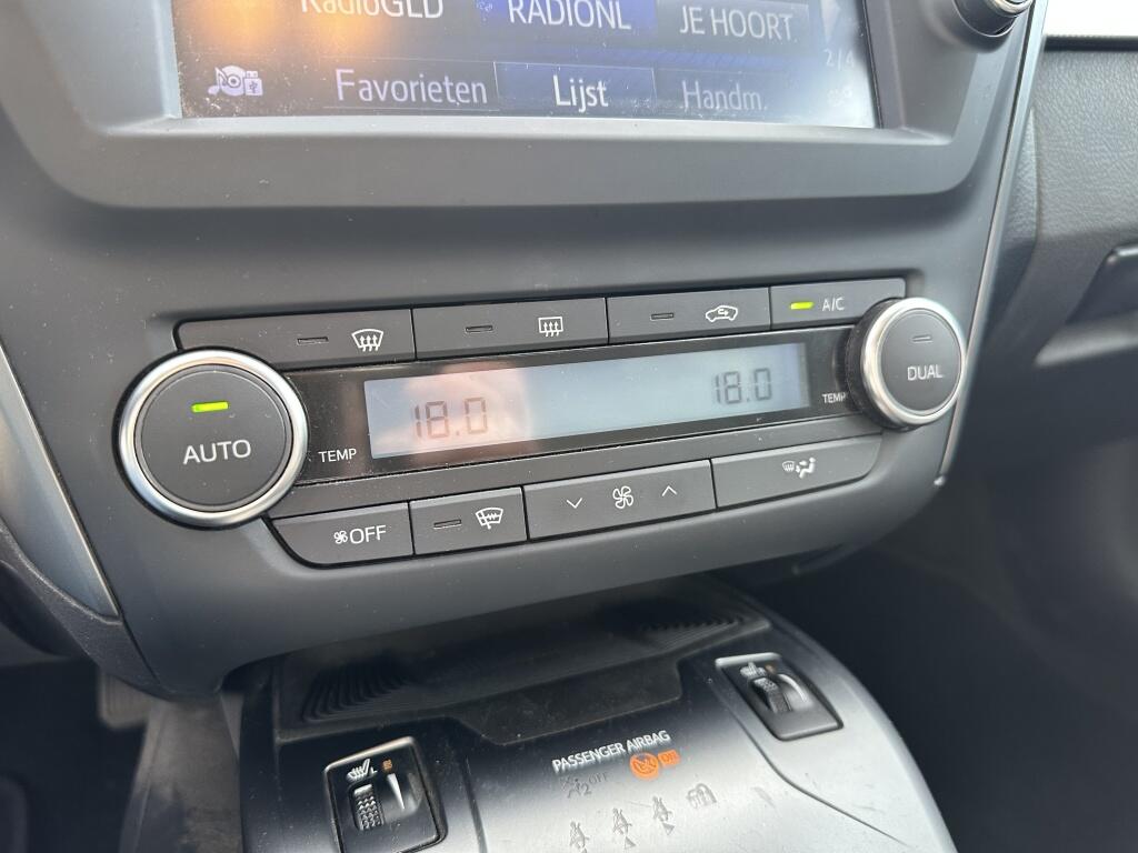 Toyota Avensis Touring Sports 1.8 VVT-i Premium | Trekhaak | Automaat | Stoelverwarming - Image 19