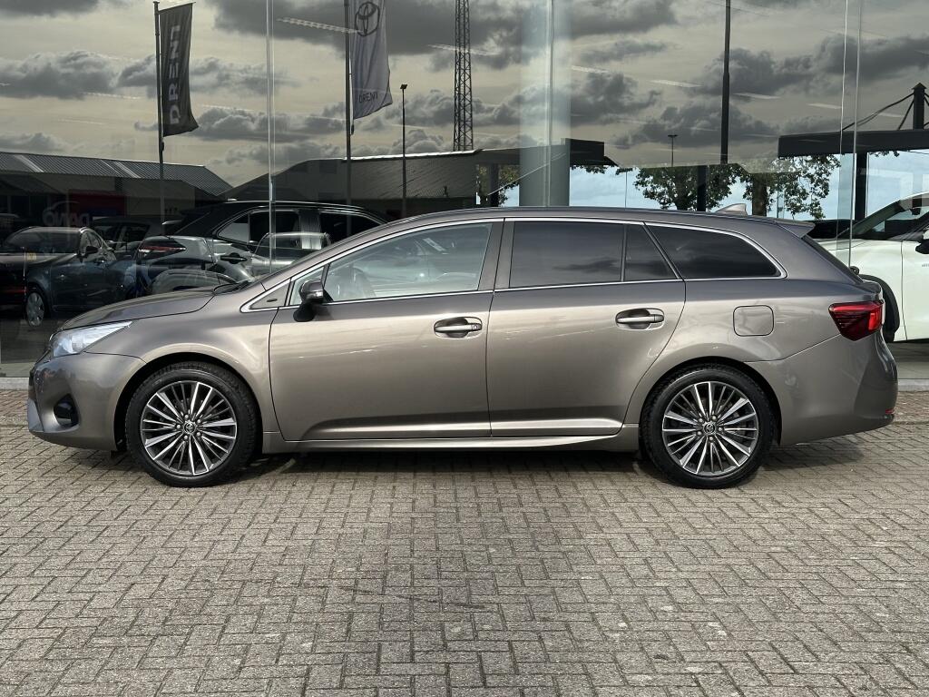 Toyota Avensis Touring Sports 1.8 VVT-i Premium | Trekhaak | Automaat | Stoelverwarming - Image 2