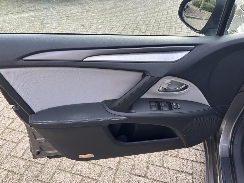 Toyota Avensis Touring Sports 1.8 VVT-i Premium | Trekhaak | Automaat | Stoelverwarming - Image 21
