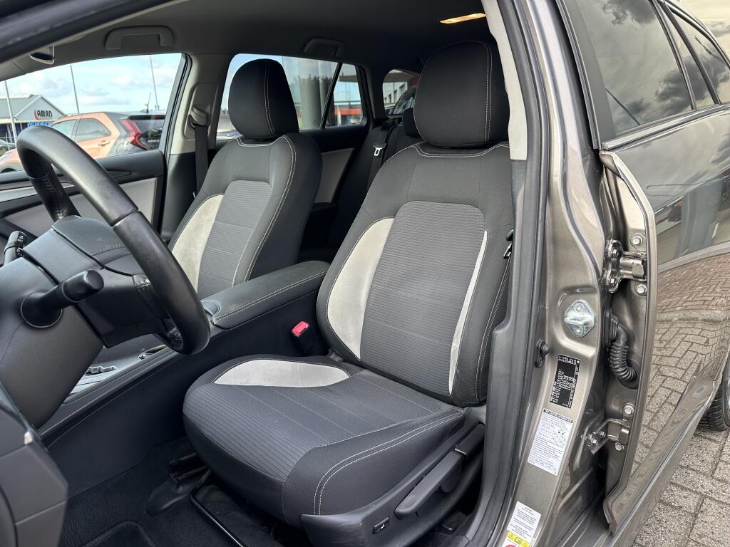 Toyota Avensis Touring Sports 1.8 VVT-i Premium | Trekhaak | Automaat | Stoelverwarming - Image 24