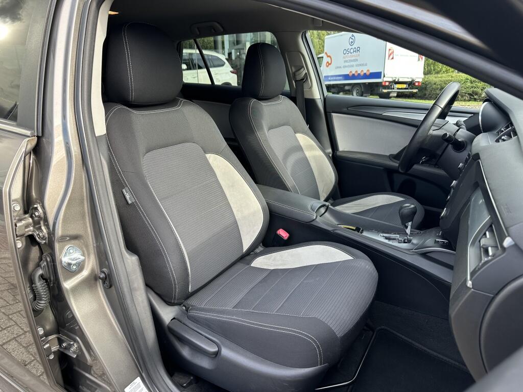 Toyota Avensis Touring Sports 1.8 VVT-i Premium | Trekhaak | Automaat | Stoelverwarming - Image 25