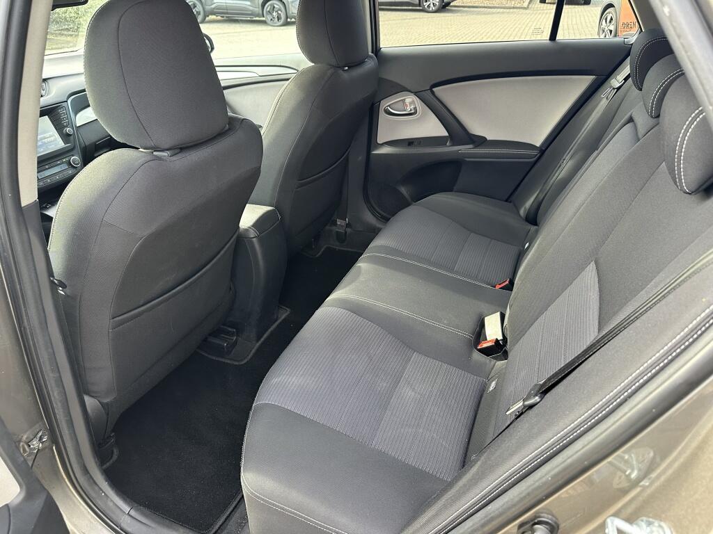 Toyota Avensis Touring Sports 1.8 VVT-i Premium | Trekhaak | Automaat | Stoelverwarming - Image 26