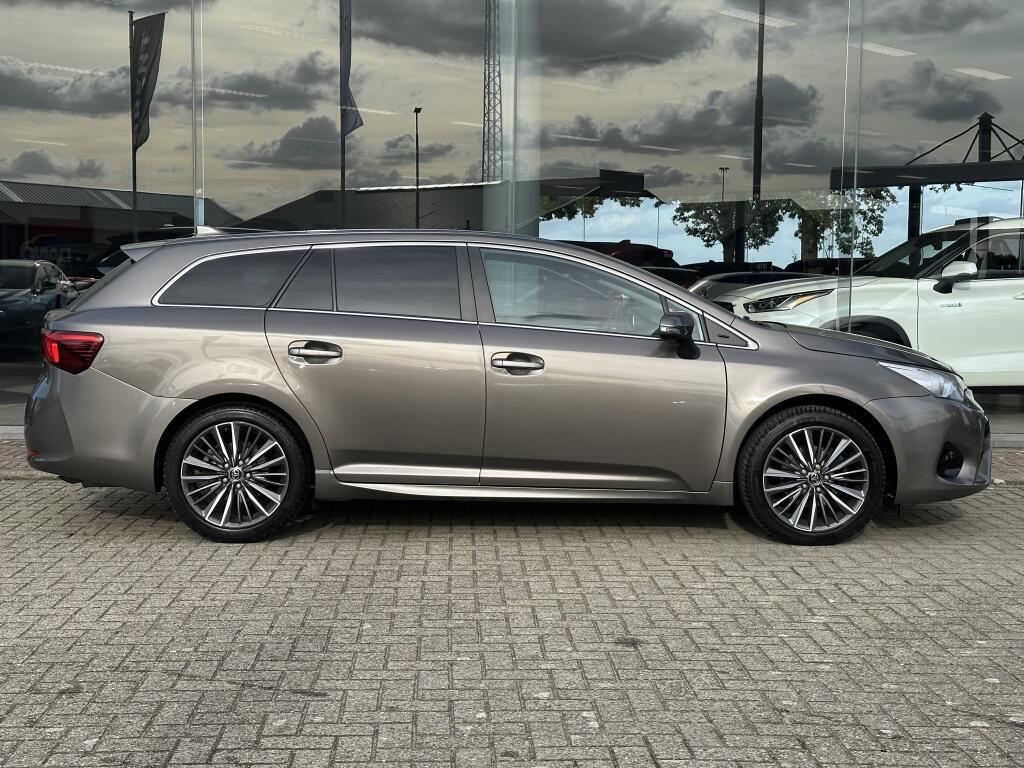 Toyota Avensis Touring Sports 1.8 VVT-i Premium | Trekhaak | Automaat | Stoelverwarming - Image 6