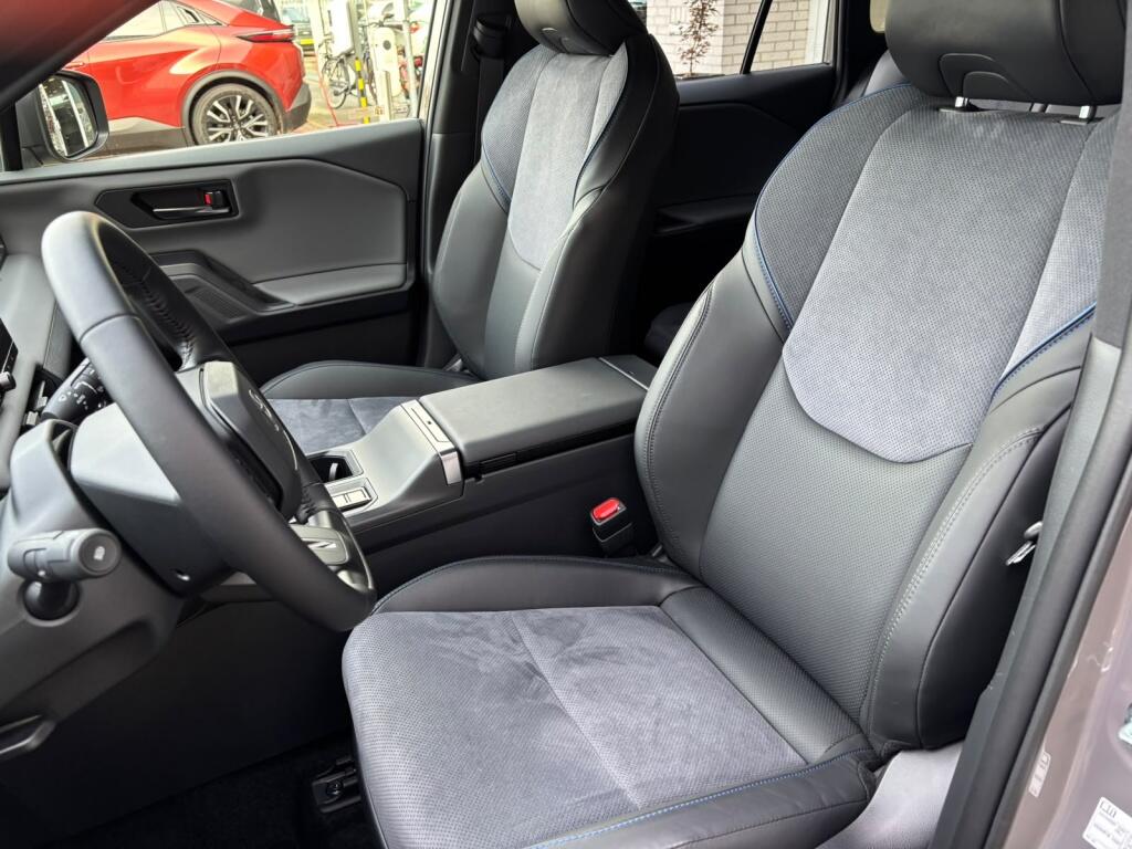 Toyota RAV4 2.5 HEV 200 AWD-i First Edition | NIEUW TYPE! | 2000KG trekgewicht - Image 23