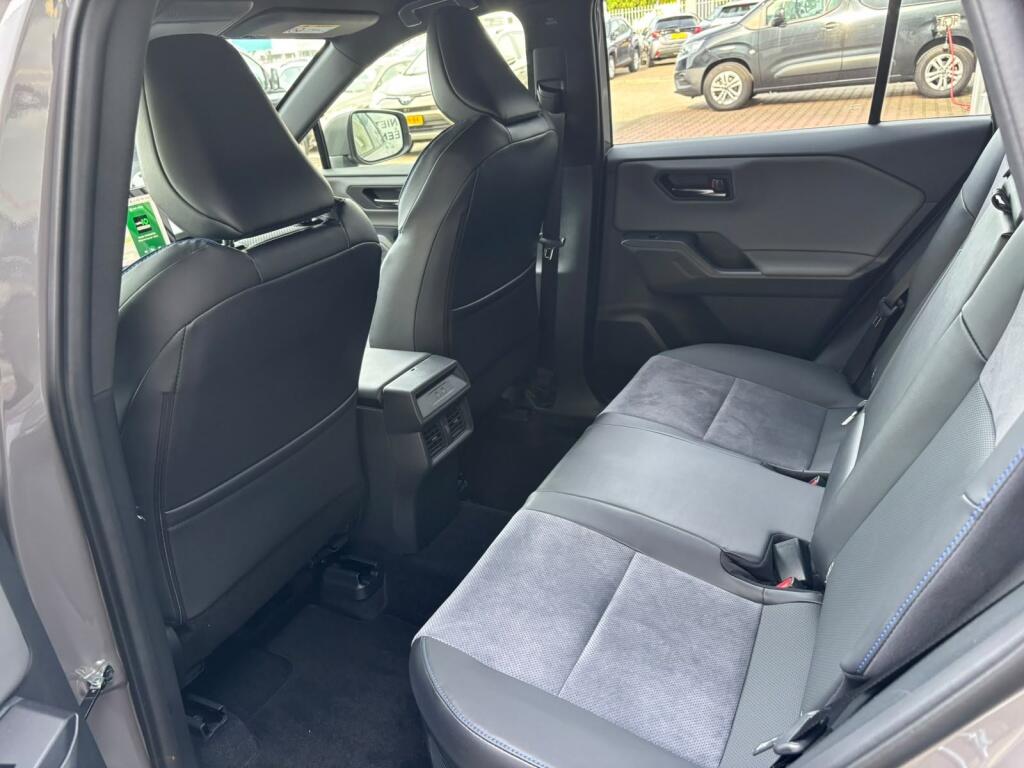 Toyota RAV4 2.5 HEV 200 AWD-i First Edition | NIEUW TYPE! | 2000KG trekgewicht - Image 34