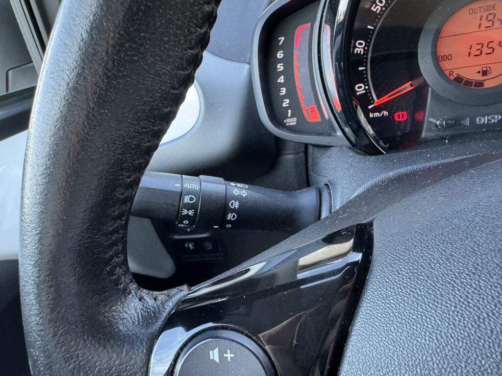 Toyota Aygo 1.0 VVT-i x-joy | Apple Carplay/Android Auto | Clima | LM - Image 17