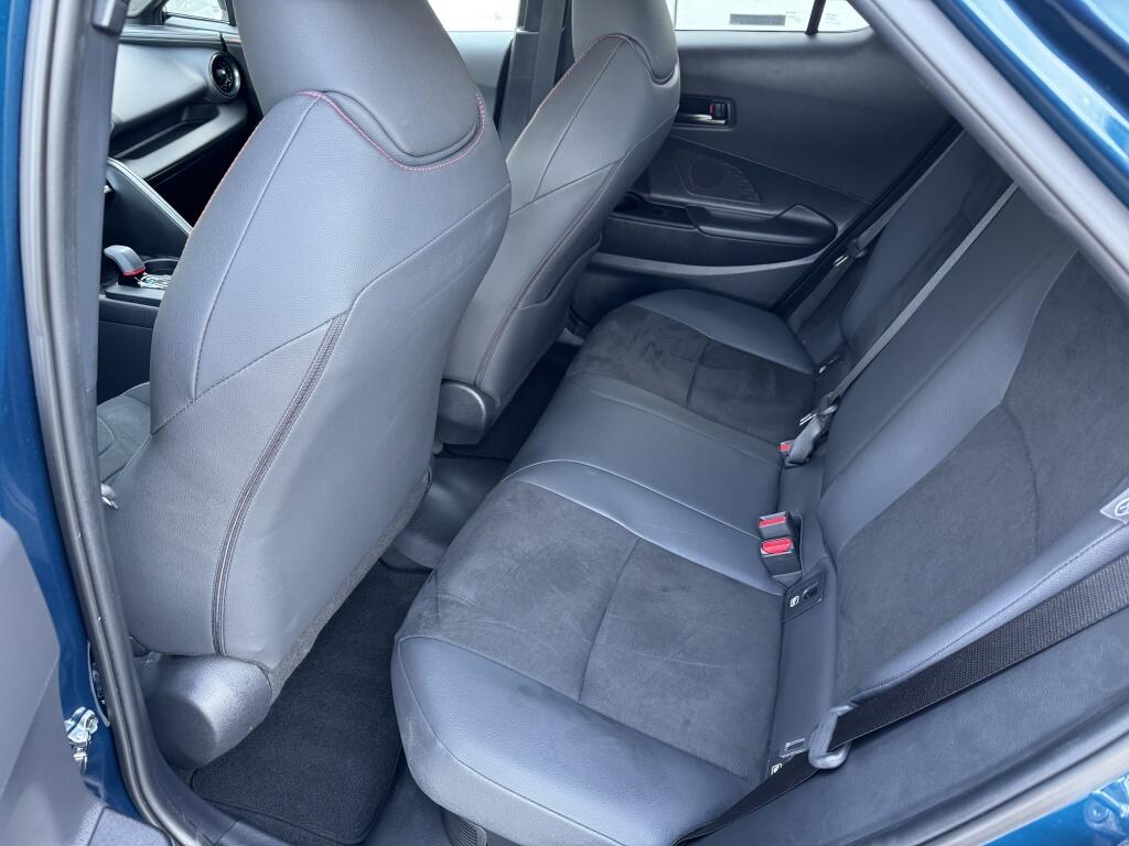 Toyota C-HR 2.0 PHEV 220 GR Sport Bi-Tone | Memory Seat | JBL | Stuurwielverw. | 19 Inch| Elektrische achterklep - Image 12
