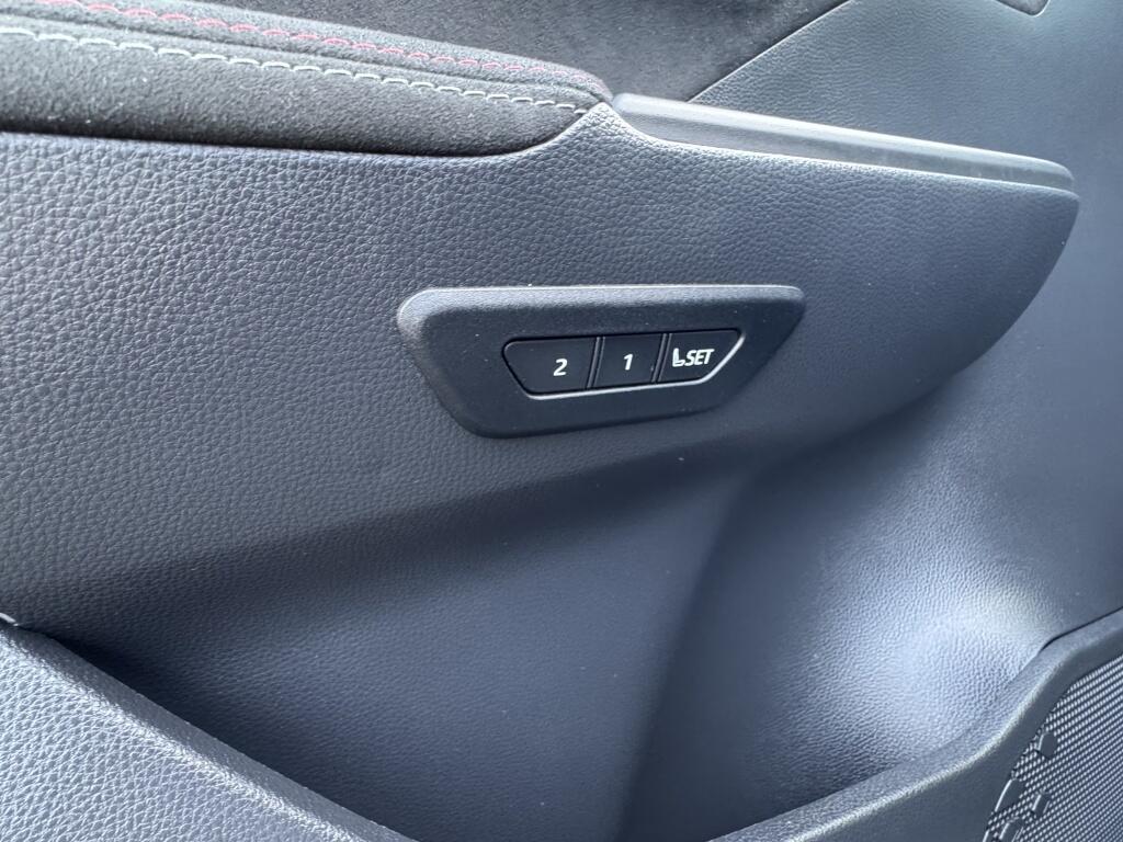Toyota C-HR 2.0 PHEV 220 GR Sport Bi-Tone | Memory Seat | JBL | Stuurwielverw. | 19 Inch| Elektrische achterklep - Image 18