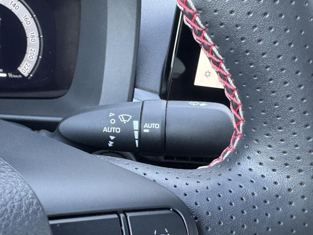 Toyota C-HR 2.0 PHEV 220 GR Sport Bi-Tone | Memory Seat | JBL | Stuurwielverw. | 19 Inch| Elektrische achterklep - Image 24