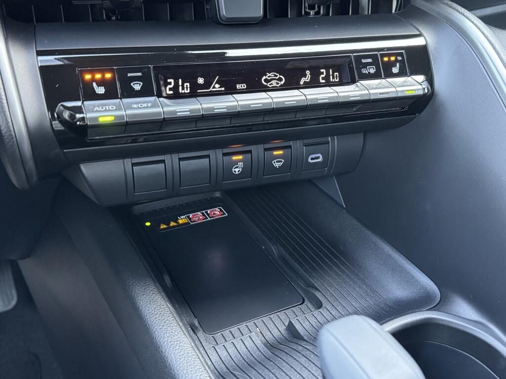 Toyota C-HR 2.0 PHEV 220 GR Sport Bi-Tone | Memory Seat | JBL | Stuurwielverw. | 19 Inch| Elektrische achterklep - Image 30