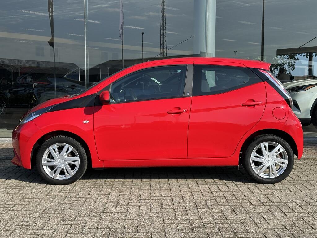 Toyota Aygo 1.0 VVT-i x-play | Airco | Camera | Lichtmetaal - Image 2