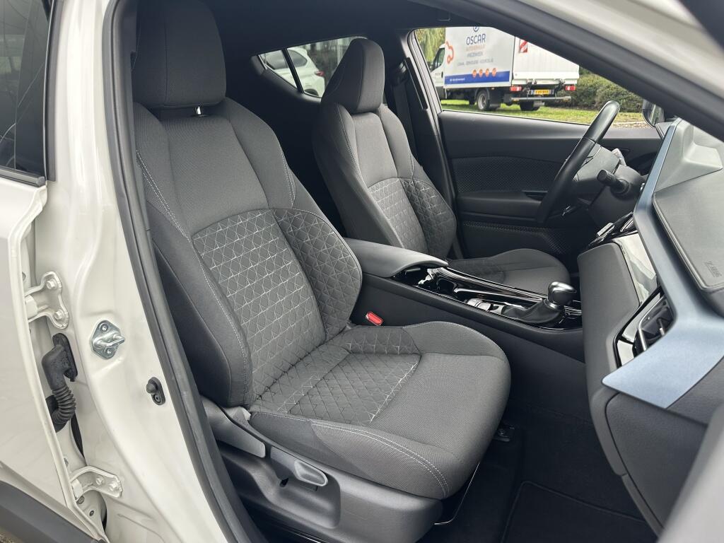 Toyota C-HR 1.8 Hybrid Style | Trekhaak | JBL | Blind Spot - Image 27