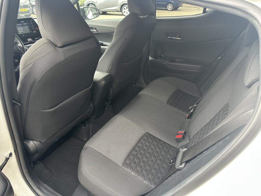 Toyota C-HR 1.8 Hybrid Style | Trekhaak | JBL | Blind Spot - Image 28