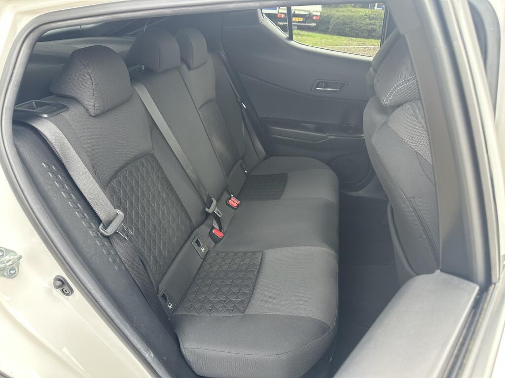 Toyota C-HR 1.8 Hybrid Style | Trekhaak | JBL | Blind Spot - Image 30