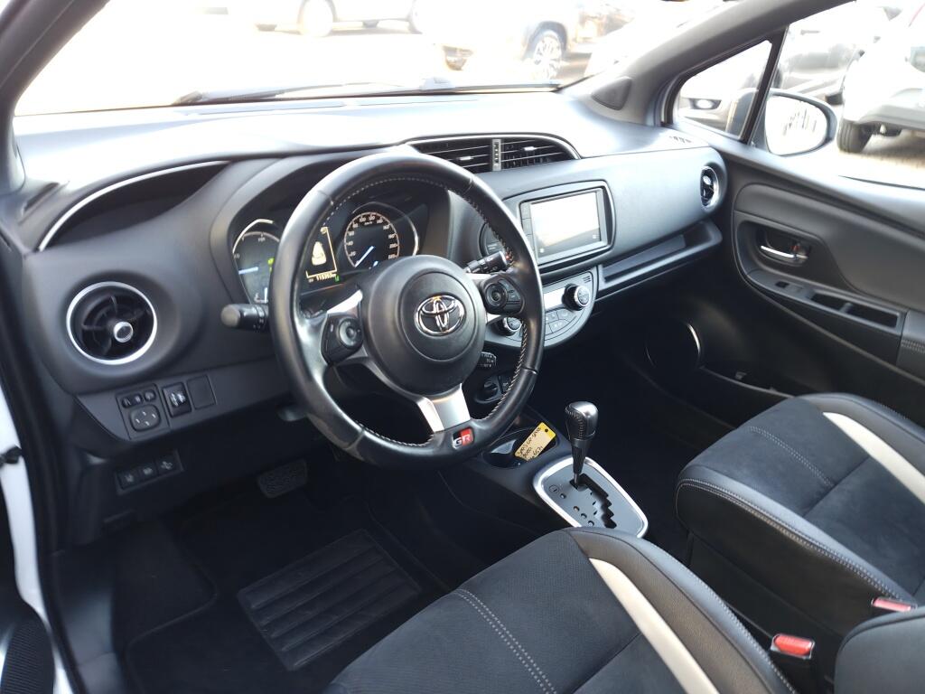 Toyota Yaris 1.5 Hybrid GR-Sport | Android Auto | Stoelverwarming | Keyless Entry - Image 27