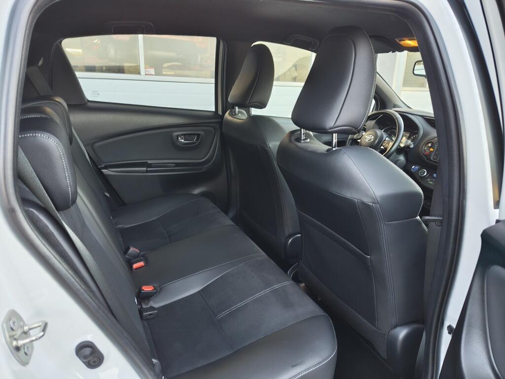 Toyota Yaris 1.5 Hybrid GR-Sport | Android Auto | Stoelverwarming | Keyless Entry - Image 31