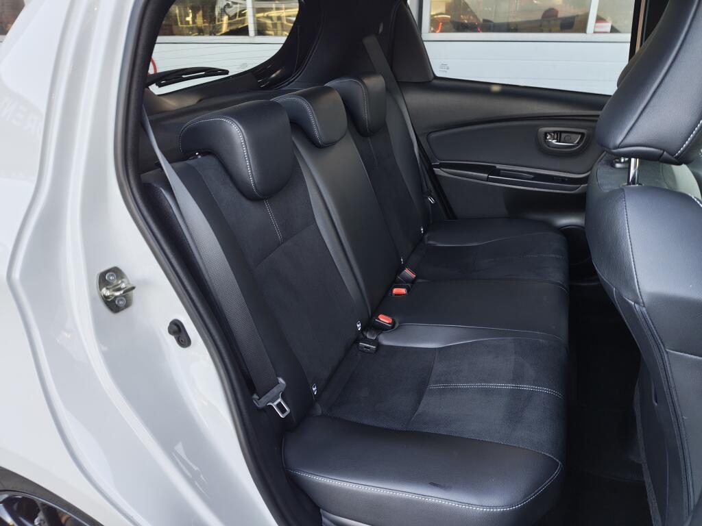 Toyota Yaris 1.5 Hybrid GR-Sport | Android Auto | Stoelverwarming | Keyless Entry - Image 32