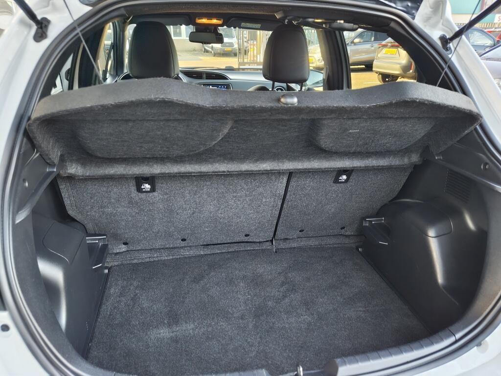 Toyota Yaris 1.5 Hybrid GR-Sport | Android Auto | Stoelverwarming | Keyless Entry - Image 33