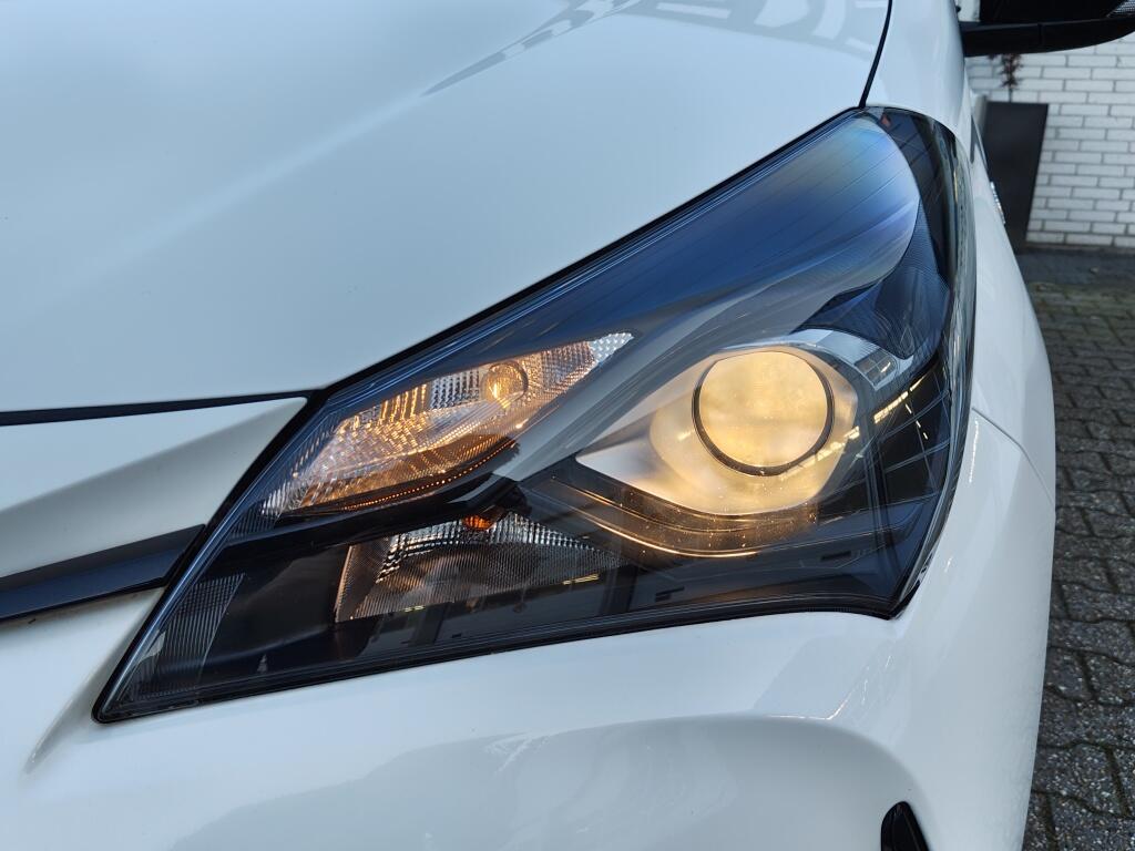 Toyota Yaris 1.5 Hybrid GR-Sport | Android Auto | Stoelverwarming | Keyless Entry - Image 35