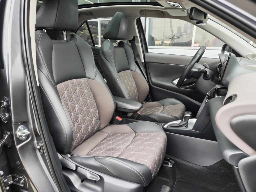 Toyota Yaris Cross 1.5 Hybrid Executive | Trekhaak | Pano | Sensoren v/a | Stoelverwarming | Keyless Entry - Image 30