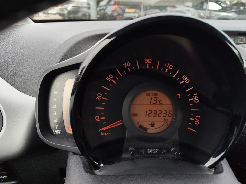 Toyota Aygo 1.0 VVT-i x-play | Airco | Toerenteller |  Achteruitrijcamera - Image 10