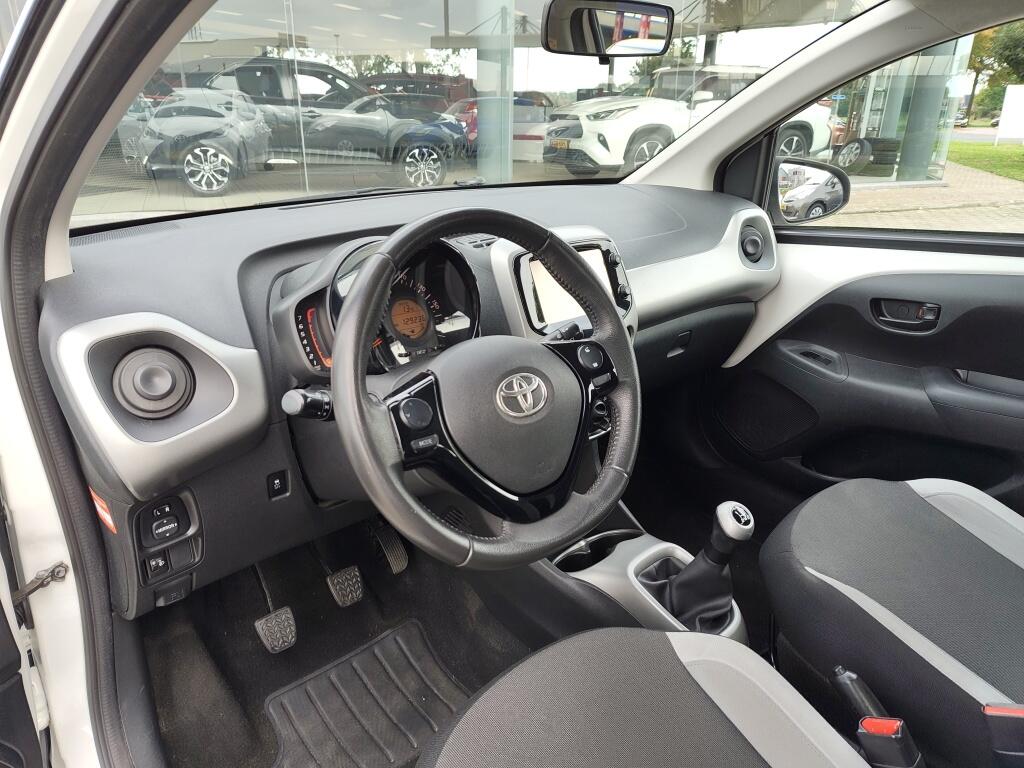 Toyota Aygo 1.0 VVT-i x-play | Airco | Toerenteller |  Achteruitrijcamera - Image 22