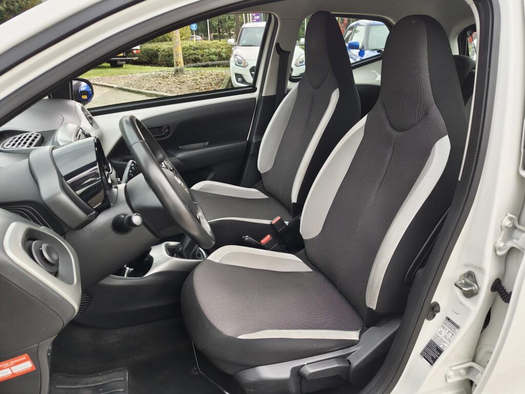 Toyota Aygo 1.0 VVT-i x-play | Airco | Toerenteller |  Achteruitrijcamera - Image 23