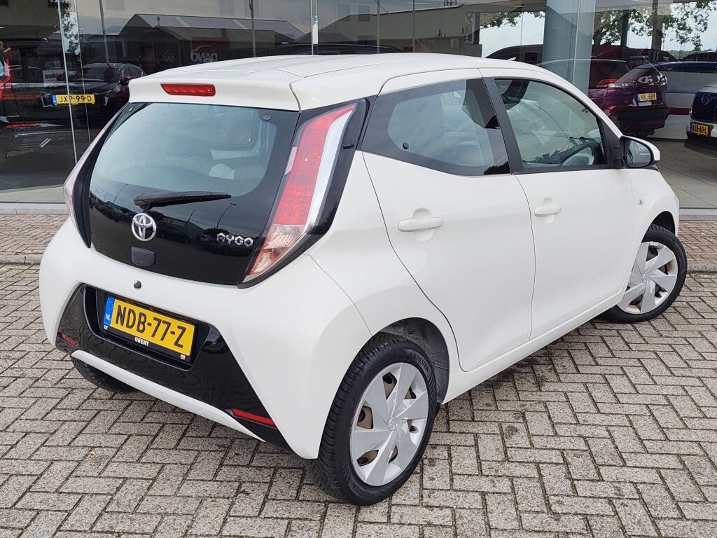 Toyota Aygo 1.0 VVT-i x-play | Airco | Toerenteller |  Achteruitrijcamera - Image 4