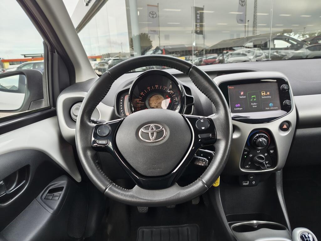 Toyota Aygo 1.0 VVT-i x-play | Airco | Toerenteller |  Achteruitrijcamera - Image 8