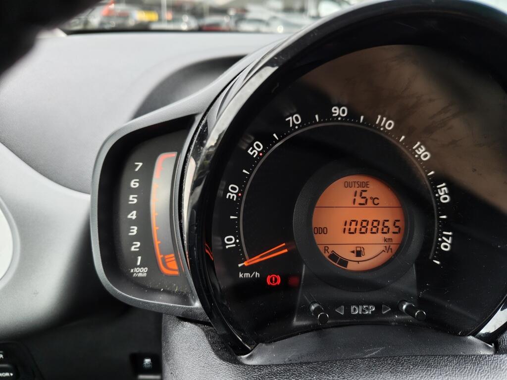 Toyota Aygo 1.0 VVT-i x-cite - Image 10