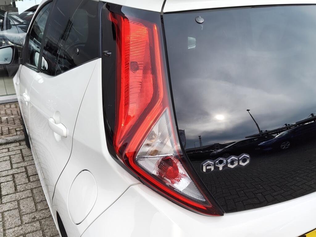 Toyota Aygo 1.0 VVT-i x-cite - Image 32