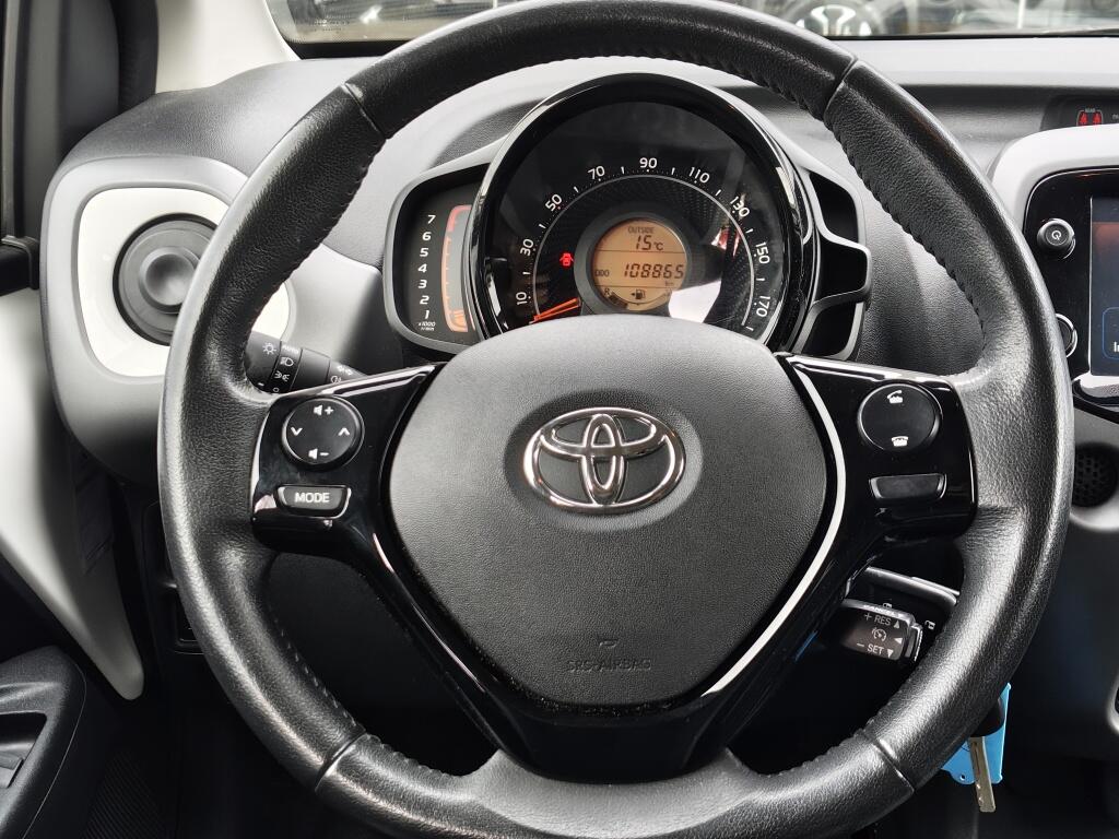 Toyota Aygo 1.0 VVT-i x-cite - Image 9