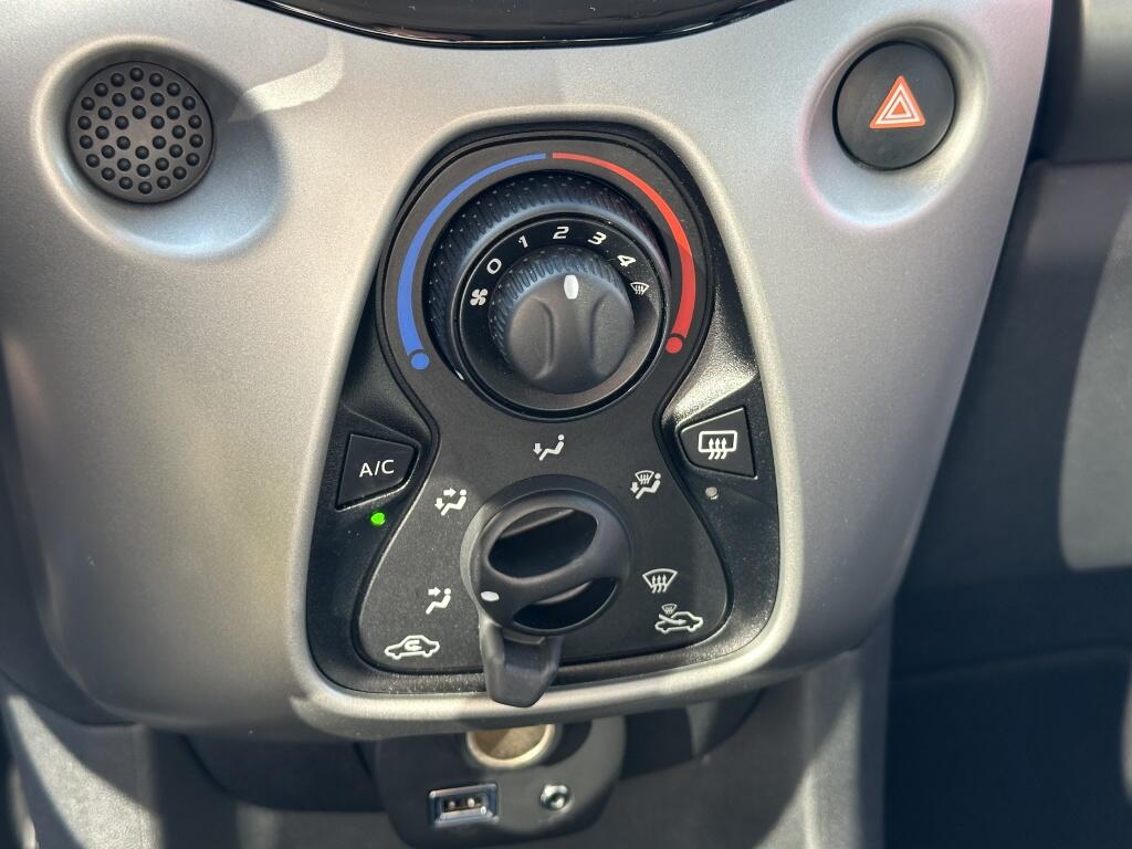 Toyota Aygo 1.0 VVT-i x-play | Airco | Camera | Lichtmetaal - Image 19