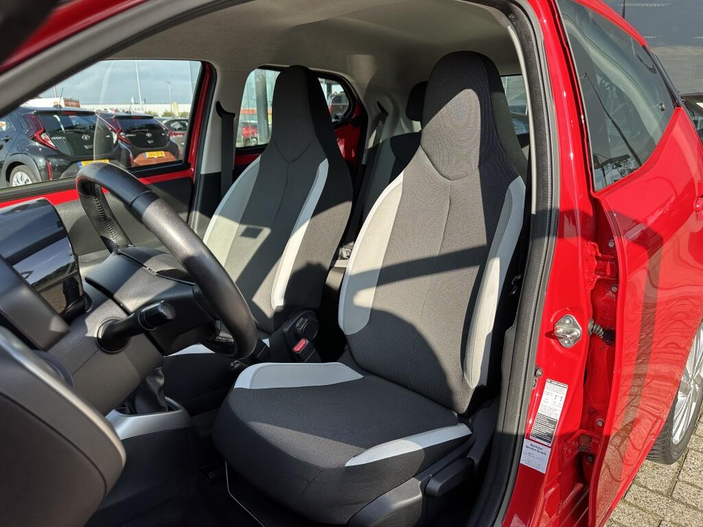 Toyota Aygo 1.0 VVT-i x-play | Airco | Camera | Lichtmetaal - Image 23