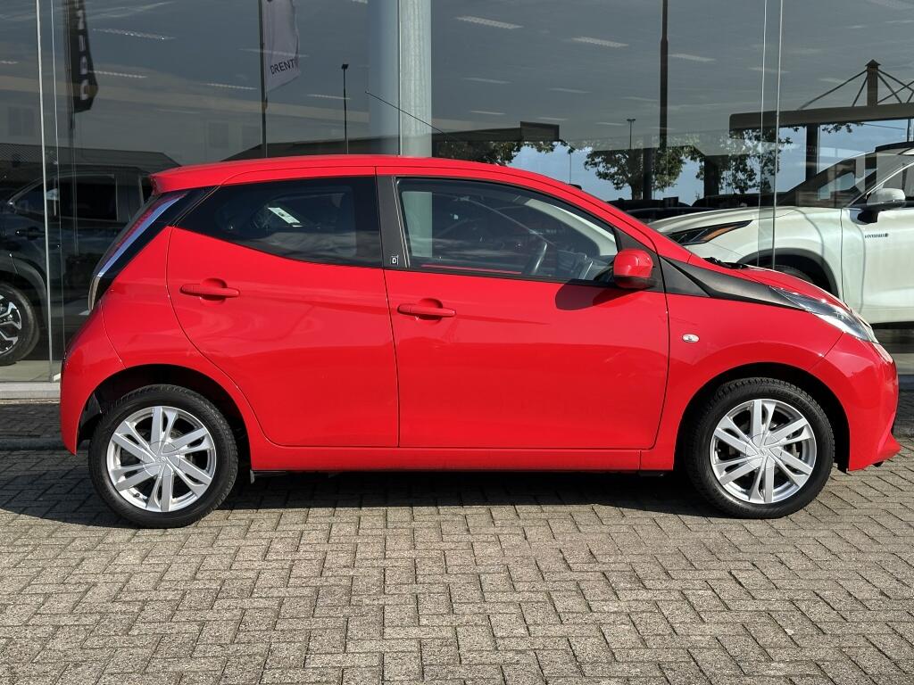 Toyota Aygo 1.0 VVT-i x-play | Airco | Camera | Lichtmetaal - Image 6