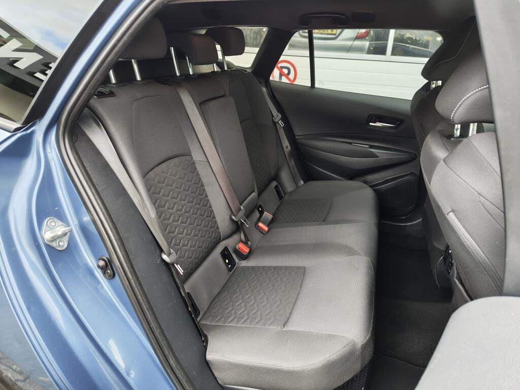 Toyota Corolla Touring Sports 1.8 Hybrid Business Plus | Trekhaak | Sensoren v/a | Keyless Entry/Start | Stoelverwarming - Image 31