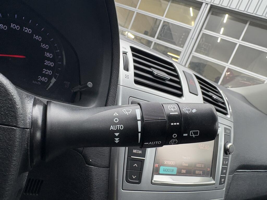 Toyota Avensis Wagon 1.8 VVTi Dynamic limited | Trekhaak | Cruise | Stoelverwarmin - Image 13