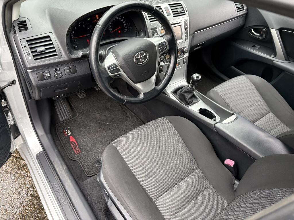 Toyota Avensis Wagon 1.8 VVTi Dynamic limited | Trekhaak | Cruise | Stoelverwarmin - Image 27