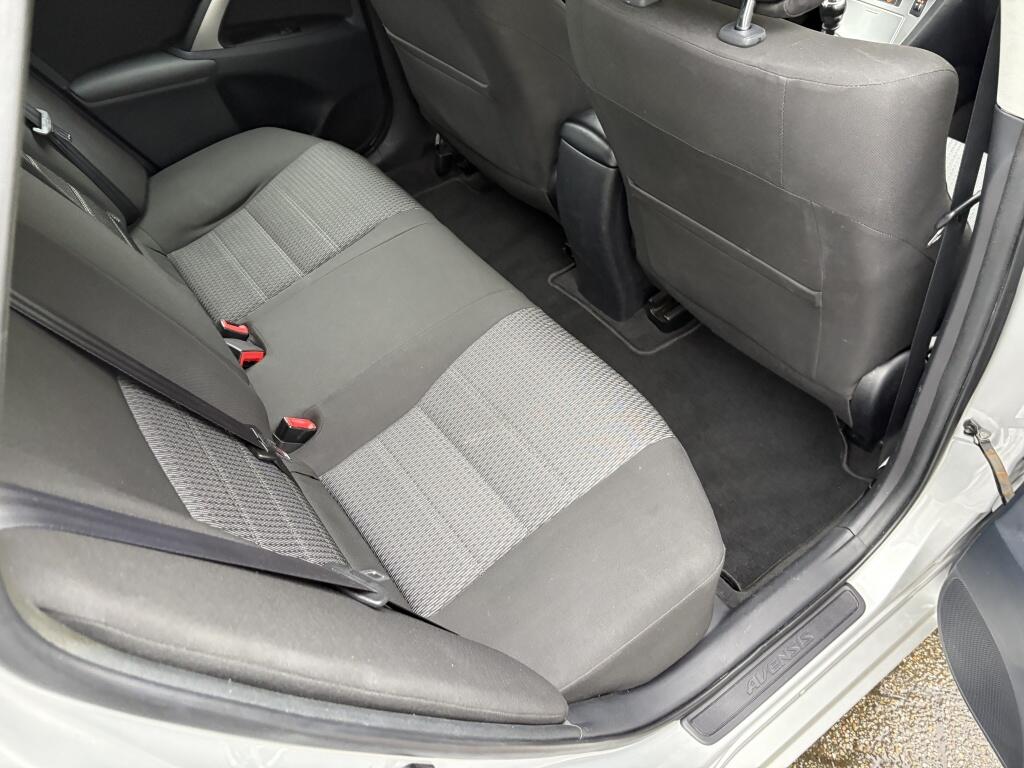 Toyota Avensis Wagon 1.8 VVTi Dynamic limited | Trekhaak | Cruise | Stoelverwarmin - Image 30