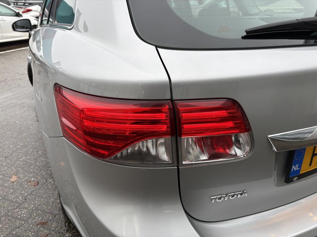 Toyota Avensis Wagon 1.8 VVTi Dynamic limited | Trekhaak | Cruise | Stoelverwarmin - Image 36