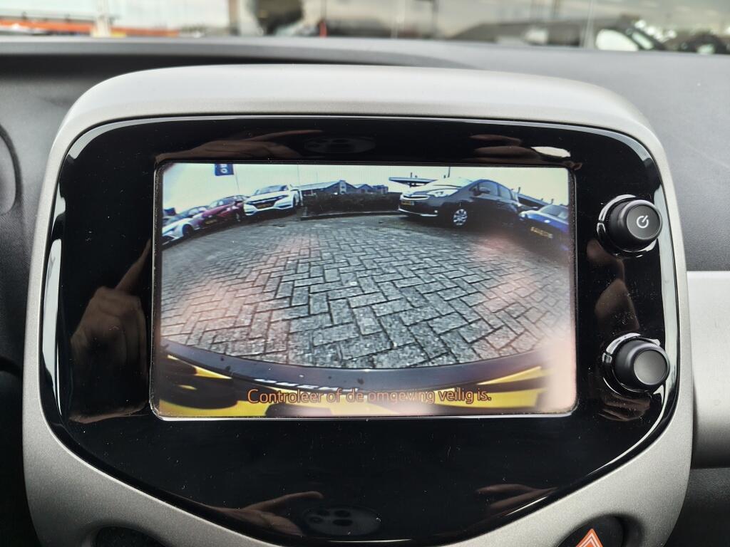 Toyota Aygo 1.0 VVT-i x-play | Airco | Toerenteller |  Achteruitrijcamera - Image 16