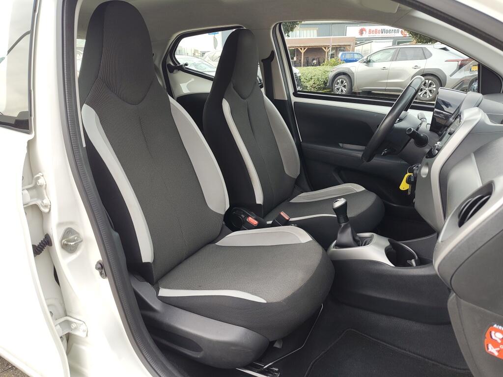 Toyota Aygo 1.0 VVT-i x-play | Airco | Toerenteller |  Achteruitrijcamera - Image 24