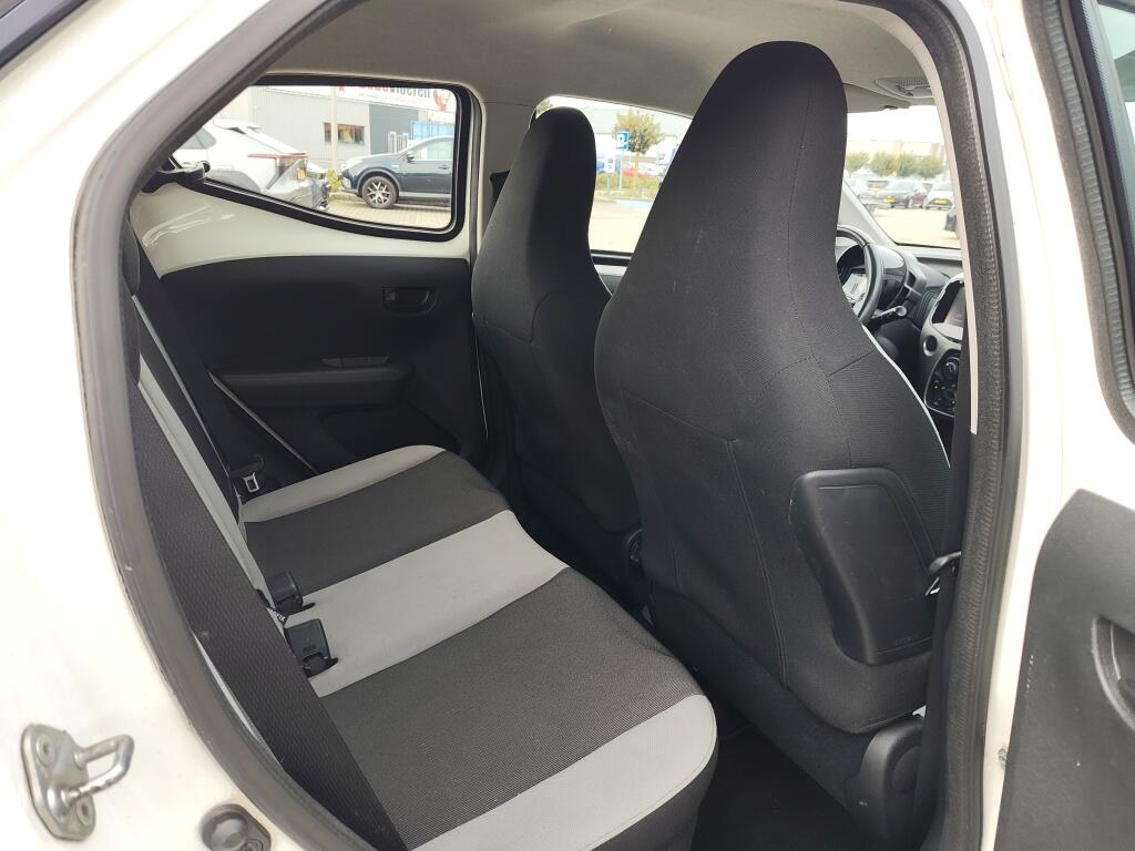 Toyota Aygo 1.0 VVT-i x-play | Airco | Toerenteller |  Achteruitrijcamera - Image 25