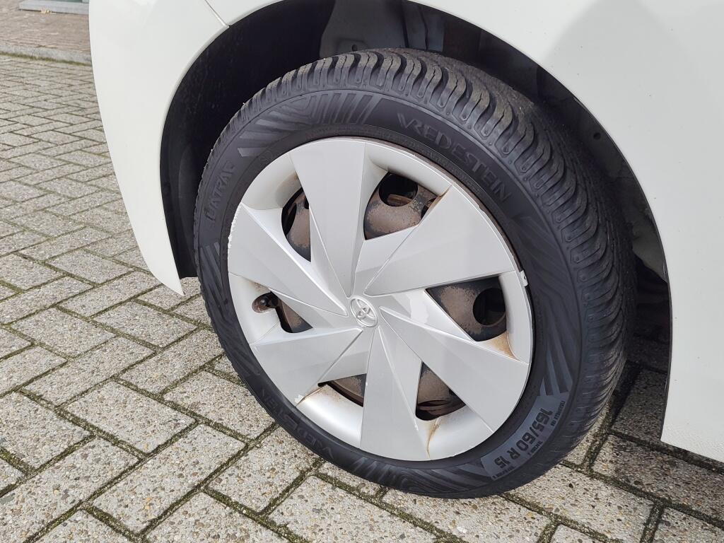 Toyota Aygo 1.0 VVT-i x-play | Airco | Toerenteller |  Achteruitrijcamera - Image 32